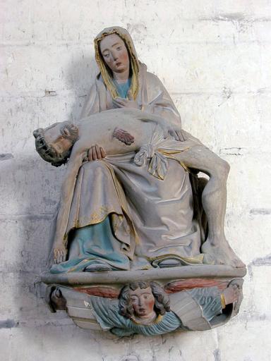 Groupe sculpté : Vierge de Pitié et socle