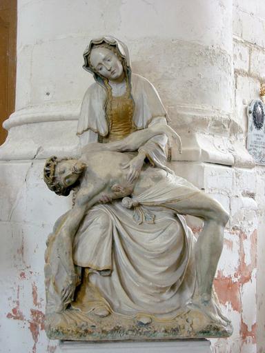 Groupe sculpté (grandeur nature) : Vierge de Pitié, vue générale