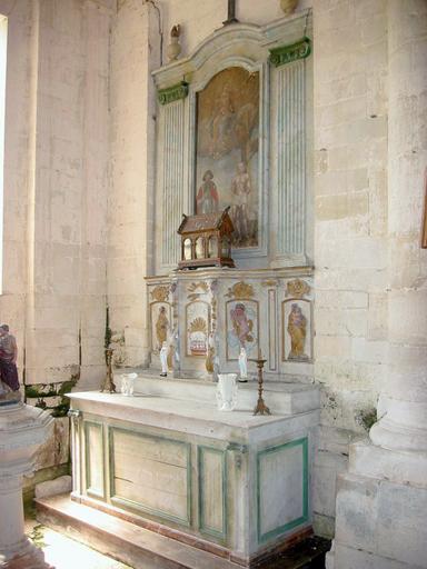 Autel, tabernacle et retable des fonts baptismaux