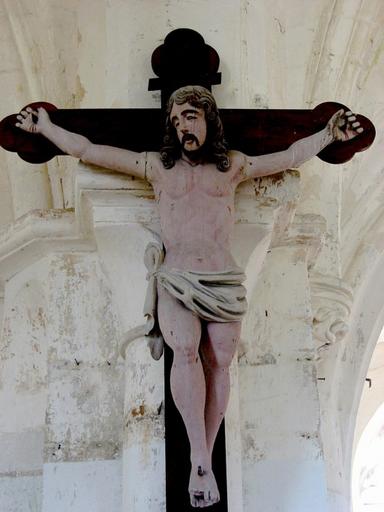 Statue : Christ en croix, vue générale