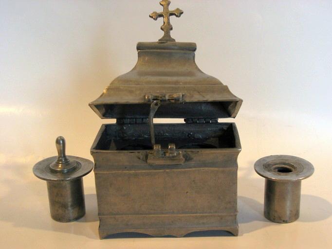 Coffret et ampoules aux saintes huiles (Trésor des Eglises de Brienne-le-Château)