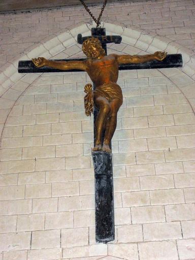 Statue : Christ en croix