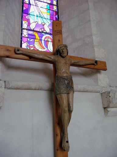 Sculpture : Christ en croix, vue générale