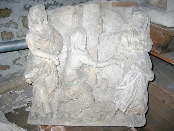 Bas-relief (2) : La Crucifixion et Groupe au pied de la croix 