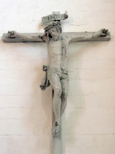 Statue : Christ en croix, vue générale