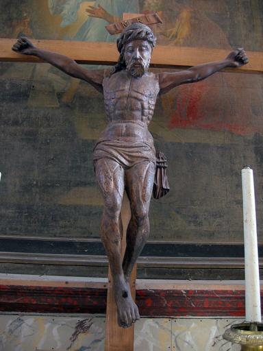 Statue : Christ en croix, vue générale