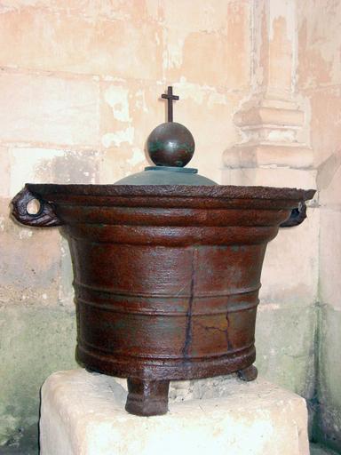 Bénitier, vue générale - © Ministère de la Culture, 2003 ; © Conseil régional de Champagne-Ardenne, 2003 ; © Conseil général de l'Aube, 2003