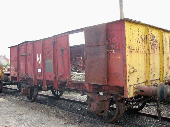 Wagon tombereau à deux essieux OCEM-TW4290, Baume et Marpent, vue générale - © Ministère de la Culture, 2003 ; © Conseil régional de Champagne-Ardenne, 2003 ; © Conseil général de l'Aube, 2003