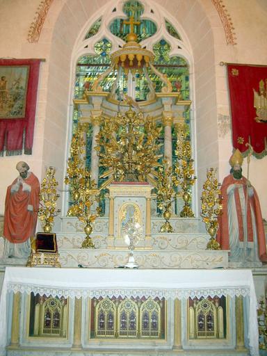 Retable, exposition, tabernacle et autel reliquaire