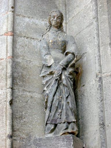 Statue : Sainte, vue générale