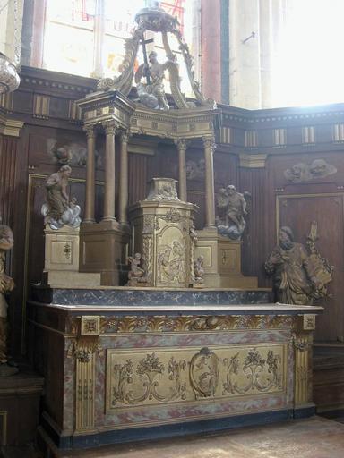 Maître-autel, tabernacle et exposition