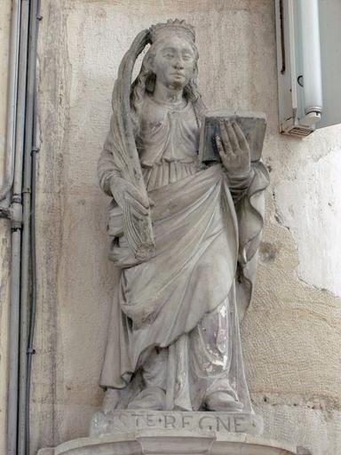 Statue : Sainte Reine, vue générale - © Ministère de la Culture, 2003 ; © Conseil régional de Champagne-Ardenne, 2003 ; © Conseil général de l'Aube, 2003