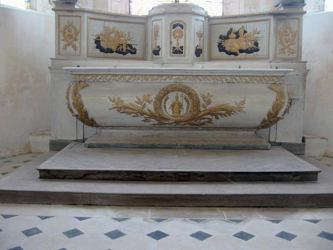Autel, tabernacle, degré d'autel, vue générale - © Ministère de la Culture, 2003 ; © Conseil régional de Champagne-Ardenne, 2003 ; © Conseil général de l'Aube, 2003
