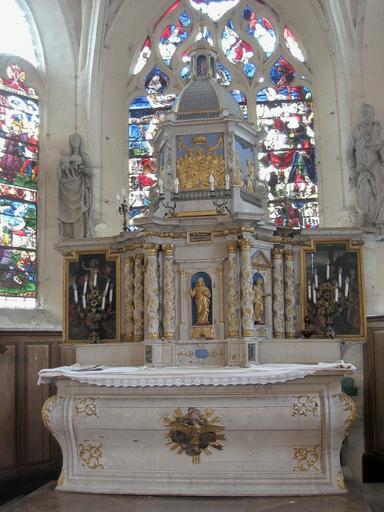 Maître-autel, tabernacle