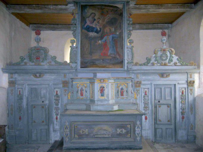 Maître-autel, retable, tabernacle, lambris de revêtement et portes de sacristie