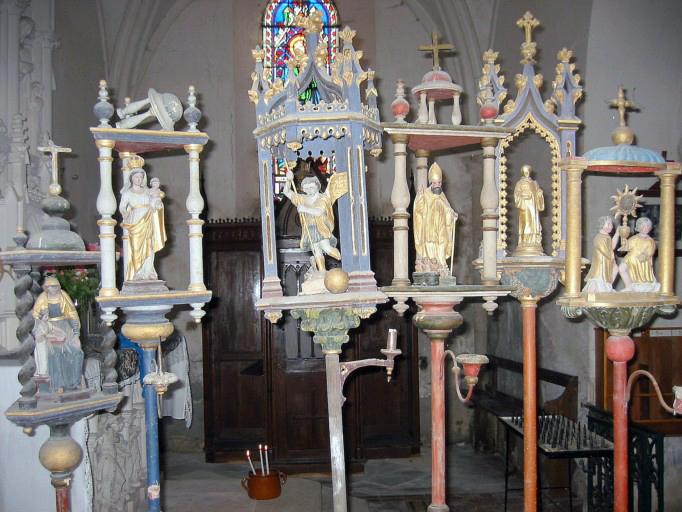 Bâtons de procession de confrérie (5) : Vierge, sainte Anne, saint Nicolas, saint Michel, Saint-Sacrement, saint Vincent, vue générale