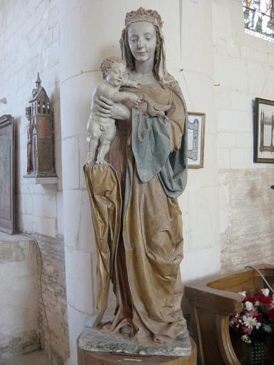 Statue : Vierge à l'Enfant, vue générale - © Ministère de la Culture, 2003 ; © Conseil régional de Champagne-Ardenne, 2003 ; © Conseil général de l'Aube, 2003