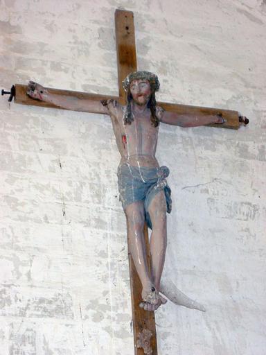 Statue : Christ en croix, vue générale