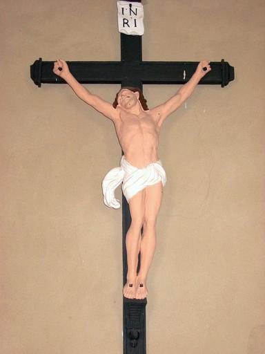 Statue : Christ en croix, vue générale