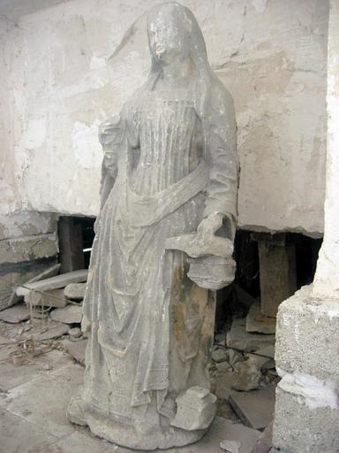 Statue : Sainte, vue générale