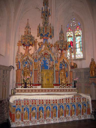 Maître-autel, tabernacle, retable et 2 statuettes : Saint Paul, saint Pierre