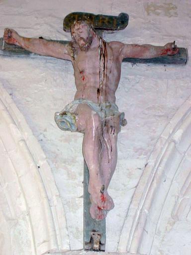 Statue : Christ en croix, vue générale