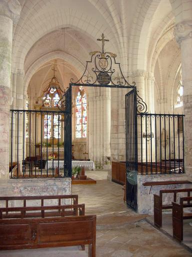 Clôture de choeur, croix, vue générale - © Ministère de la Culture, 2003 ; © Conseil régional de Champagne-Ardenne, 2003 ; © Conseil général de l'Aube, 2003