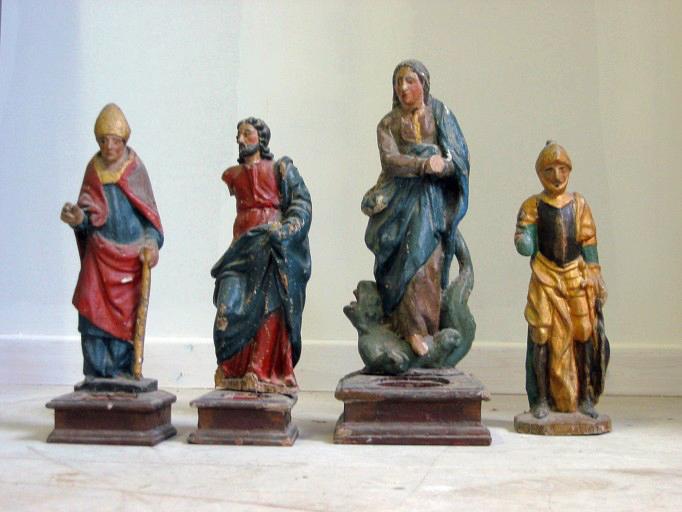 Quatre statuettes-reliquaires (déposées en mairie)