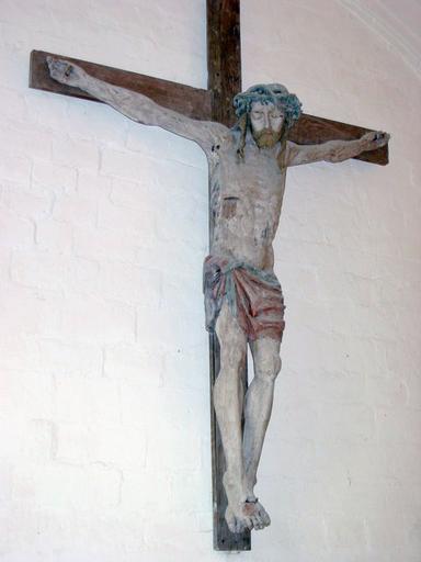 Statue : Christ en croix, vue générale