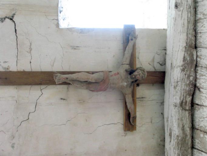 Statue : Christ en croix, vue générale
