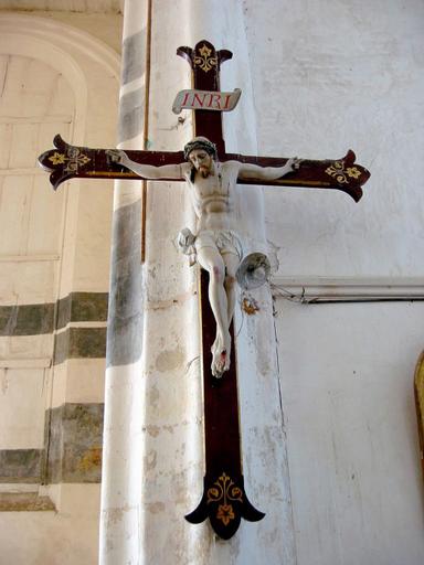 Statue : Christ en croix