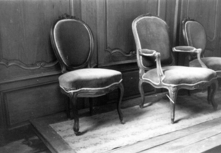 Fauteuil et 2 chaises (volées)