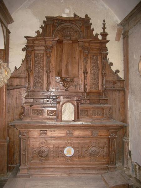 Autel et retable, tabernacle