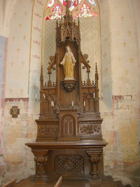 Autel et retable, tabernacle, degré d'autel