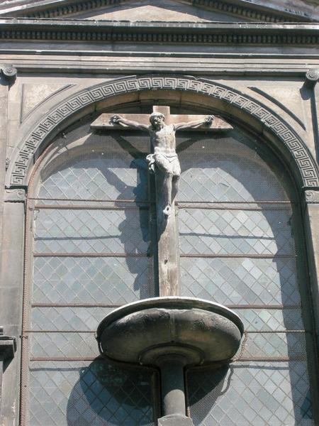 Statue : Christ en croix