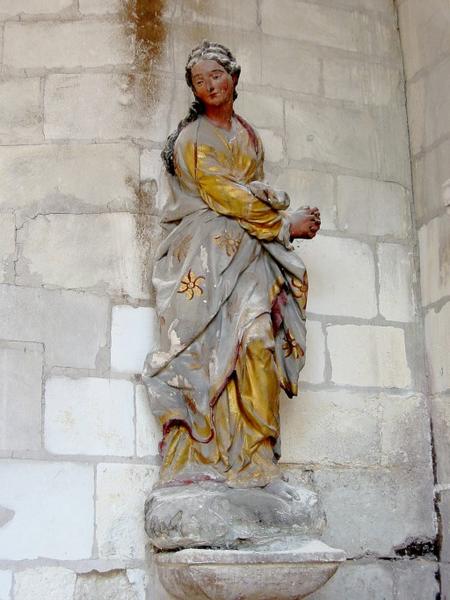 Statue : Sainte femme (Marie-Madeleine ?)