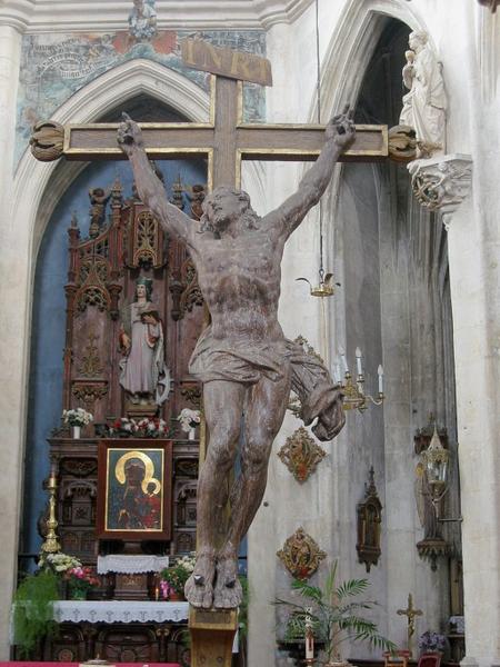 Statue : Christ en croix