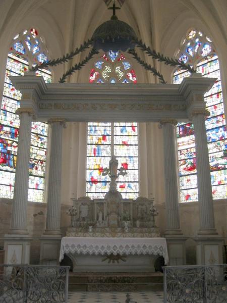 Maître-autel et retable, tabernacle et baldaquin