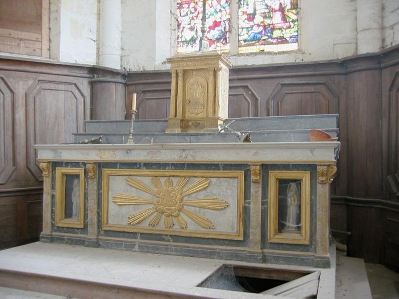 Maître-autel, tabernacle