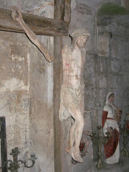 Statue : Christ en croix