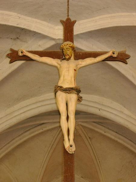 Statue : Christ en croix