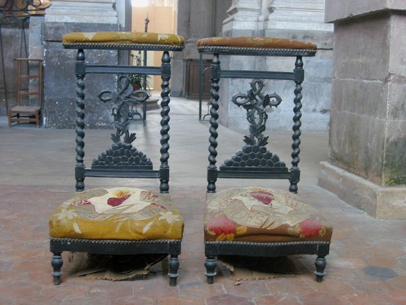 2 chaises à prie-Dieu