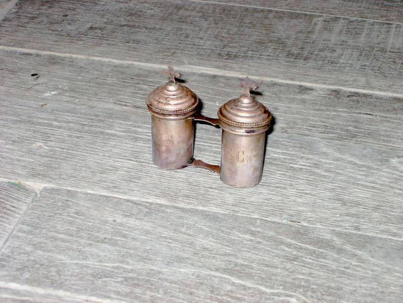 2 ampoules aux saintes huiles