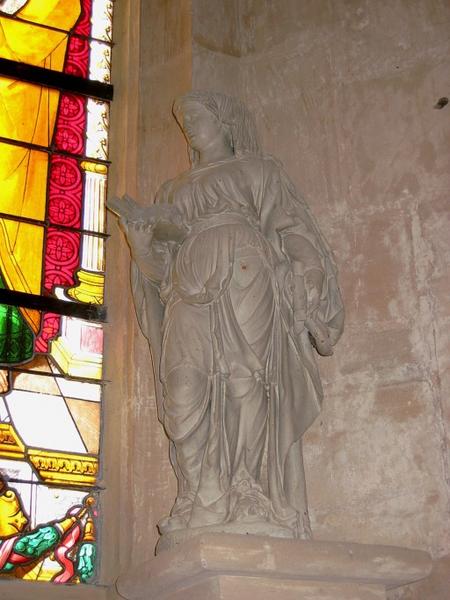 Statue : Sainte Élisabeth (de Thuringe ?)