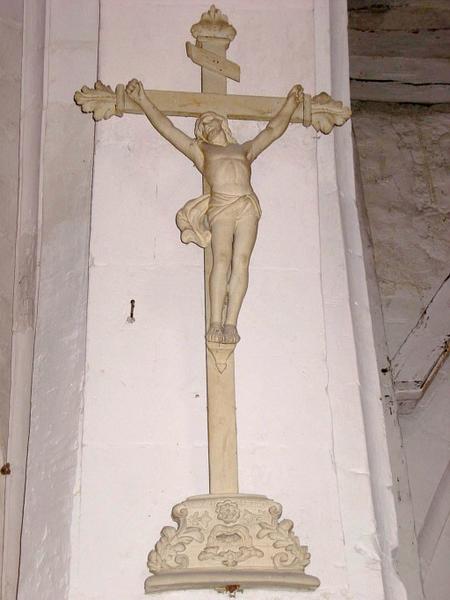 Statue : Christ en croix