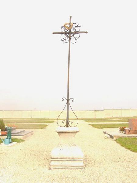 Croix de cimetière, socle