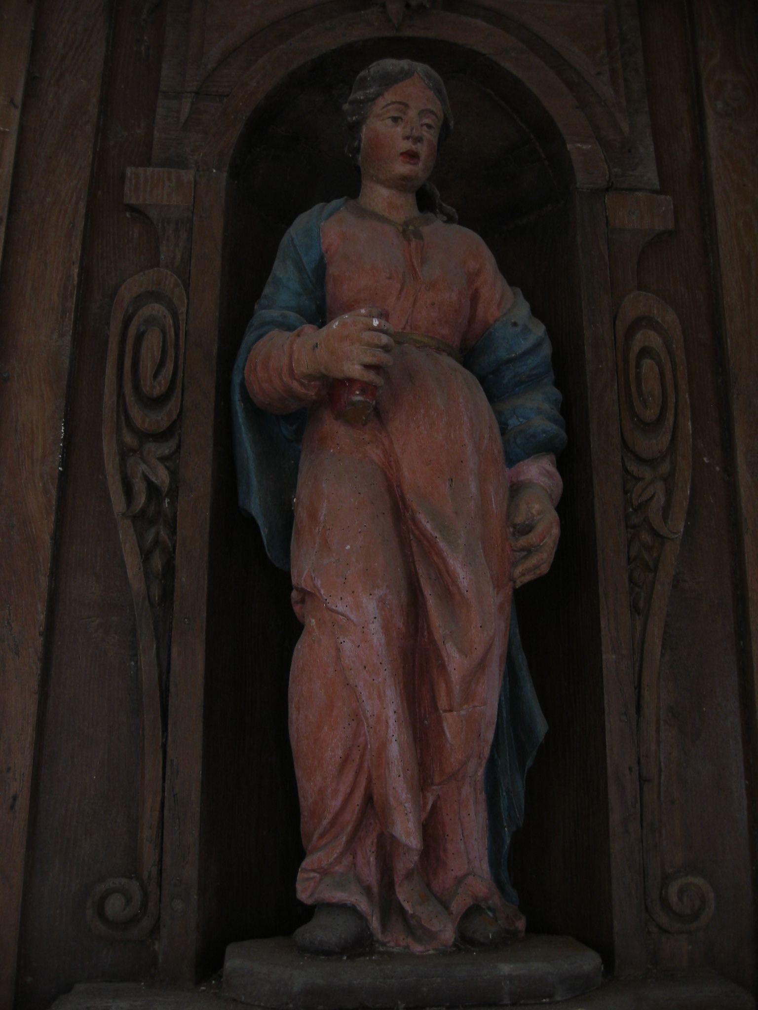 statue : sainte au livre