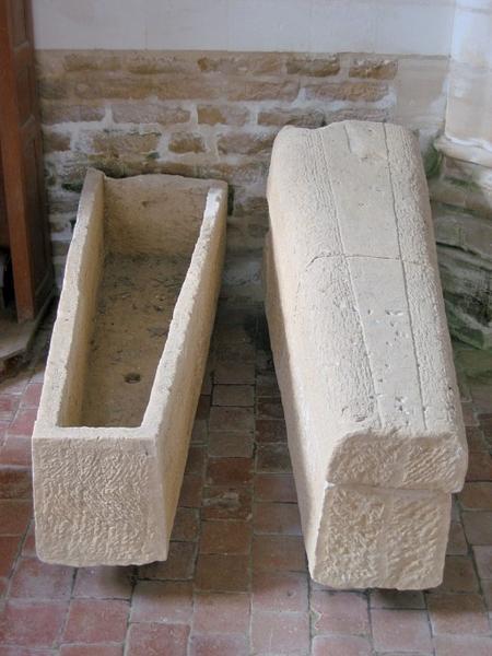 2 sarcophages mérovingiens