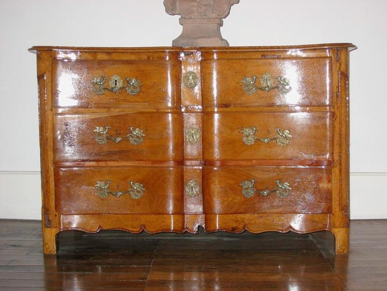 Commode arbalète