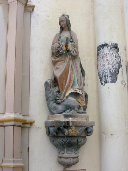 Deux statues avec consoles : saintes Marguerite et Catherine